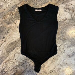 MICKEY & JOEY CAP SLEEVE BODY SUIT SMALL